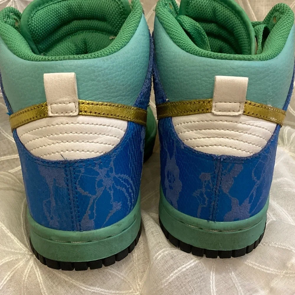 Nike Shoes - Picture 5 of 12